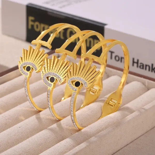 Gold_Retro_Eye_Bracelets_For_Women
